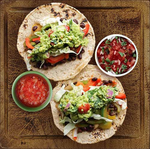 tacos con guacamole y porotos refritos